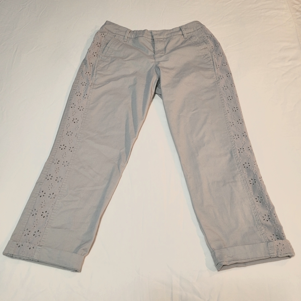 Style & Co  Women's Size 4  Capri Cropped  Pants  Gray  mid-rise Eyelet  Cuffed